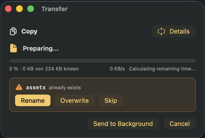 Übertragungsfenster beim Kopieren: Fortschrittsbalken mit Prozentwert, übertragener und geschätzter Datenmenge, Geschwindigkeit und Restzeit; darunter die Konfliktabfrage für den Ordner assets mit den Schaltflächen Umbenennen, Überschreiben und Überspringen, unten Im Hintergrund fortsetzen und Abbrechen
