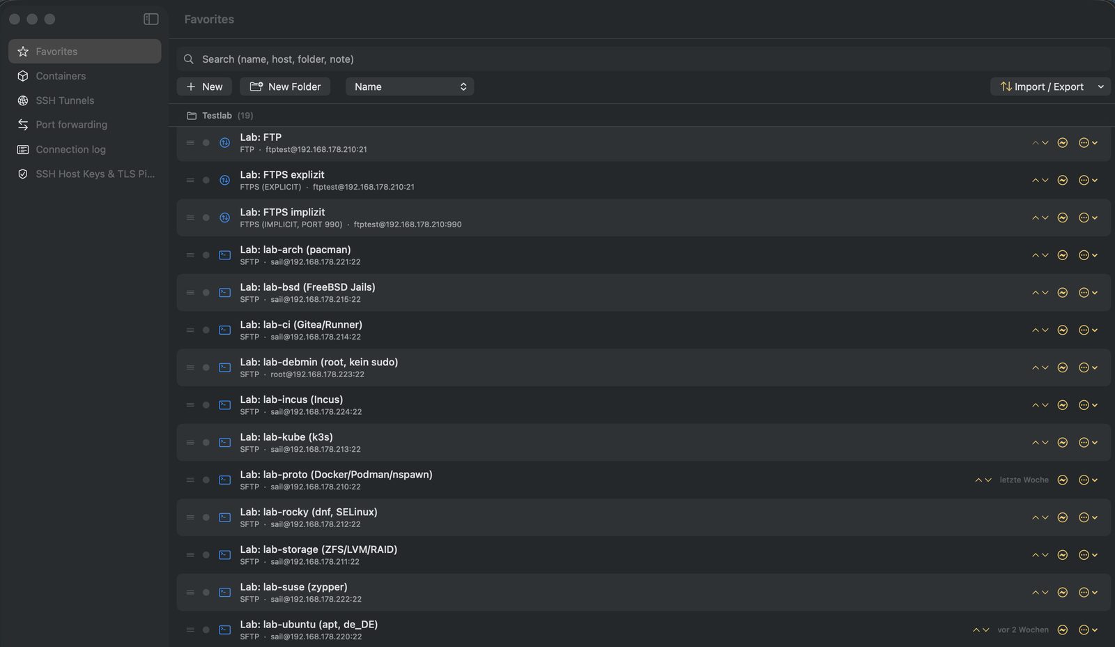 Server-Center: Seitenleiste mit Favoriten, Containern, SSH-Tunneln, Port-Weiterleitung, Verbindungsprotokoll und Host-Keys; rechts die Favoritenliste mit 19 Testlab-Verbindungen